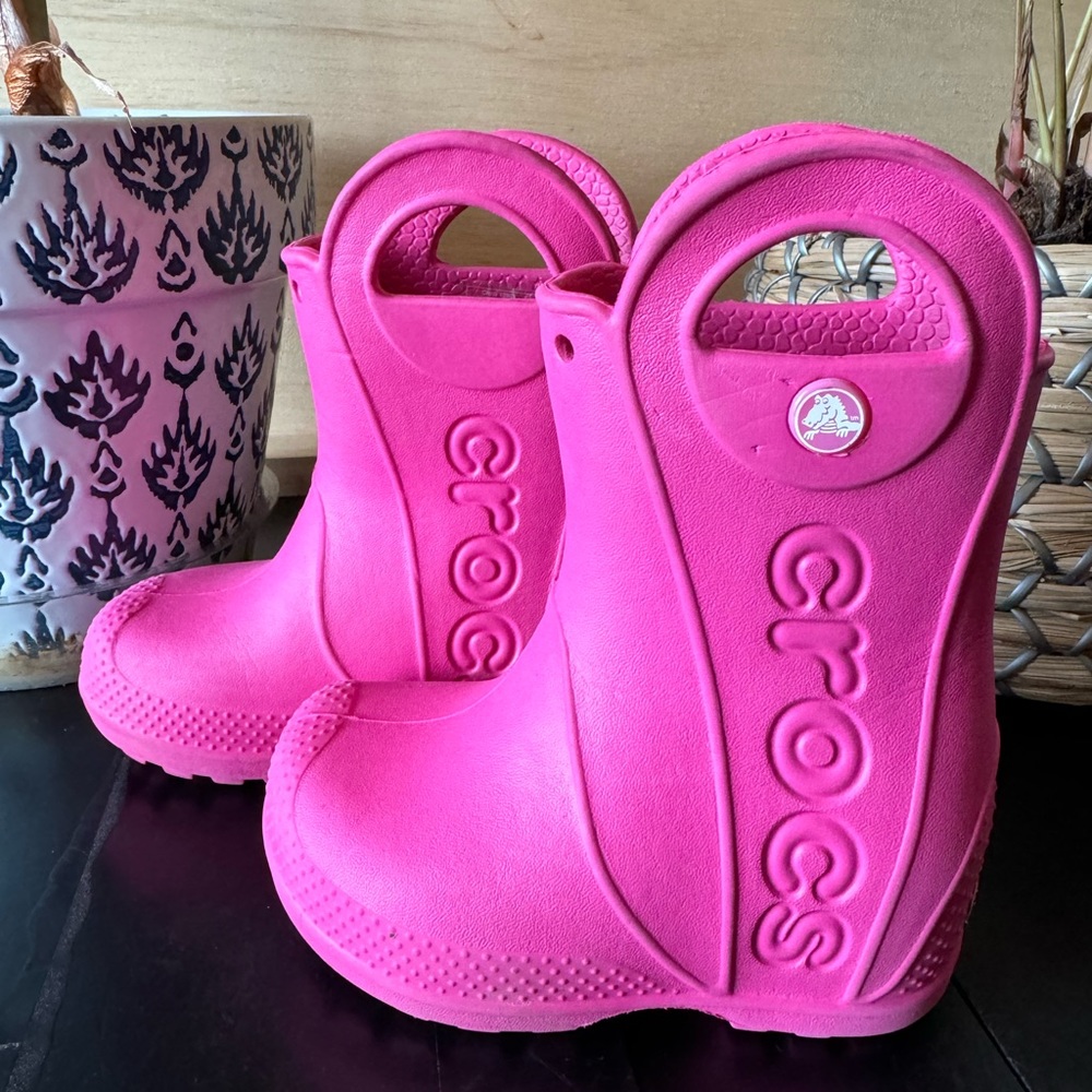 SOLD 🩷 CROCS Pink Rain Boots - Toddler Size 6 - Picture 4 of 12